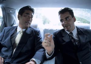 オリジナルブルゾンの作り方と選び方：高品質・低価格で差をつけるカスタマイズガイド